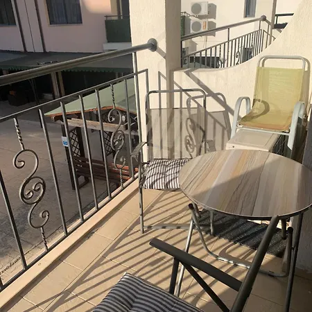 Студия С Бассейном У Моря В Г. Солнечный Берег. Apartment *